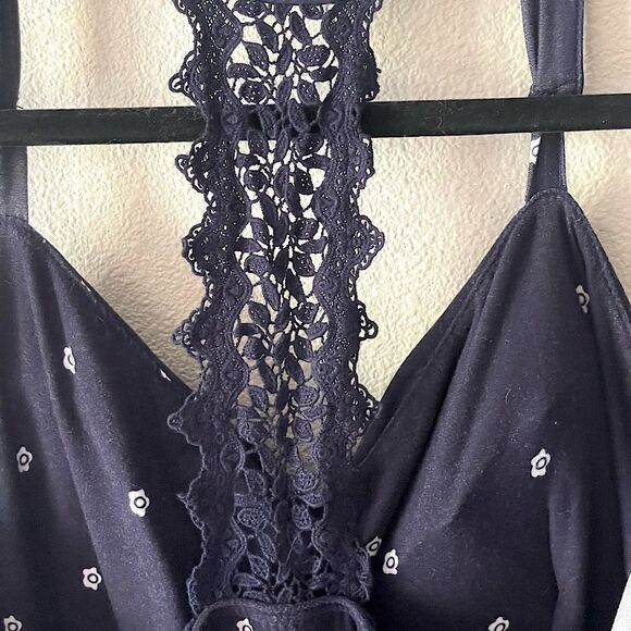 NWOT! Juniors No Boundaries Adjustable Halter Dress. Size XL (15-17). - Picture 3 of 5